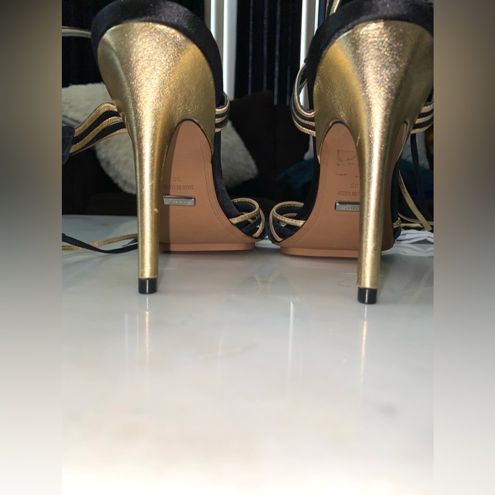 REISS (NWOT)
CASSIDY SANDAL
SIZE EU 38 / US FIT (7.5) 
GOLD / BLACK - Picture 6 of 16